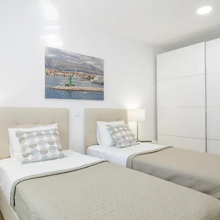 Dom wakacyjny Aspalathos - With Free Parking, Near The Beach, A Few Minutes' Walking Distance To The Unesco Palace Split