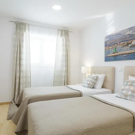 Dom wakacyjny Aspalathos - With Free Parking, Near The Beach, A Few Minutes' Walking Distance To The Unesco Palace *