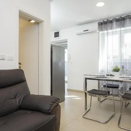 Dom wakacyjny Aspalathos - With Free Parking, Near The Beach, A Few Minutes' Walking Distance To The Unesco Palace *