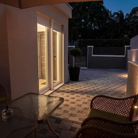 Dom wakacyjny Aspalathos - With Free Parking, Near The Beach, A Few Minutes' Walking Distance To The Unesco Palace *