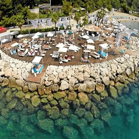 Aspalathos - With Free Parking, Near The Beach, A Few Minutes' Walking Distance To The Unesco Palace Сплит