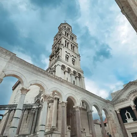 Aspalathos - With Free Parking, Near The Beach, A Few Minutes' Walking Distance To The Unesco Palace Dom wakacyjny