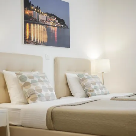 Aspalathos - With Free Parking, Near The Beach, A Few Minutes' Walking Distance To The Unesco Palace Split