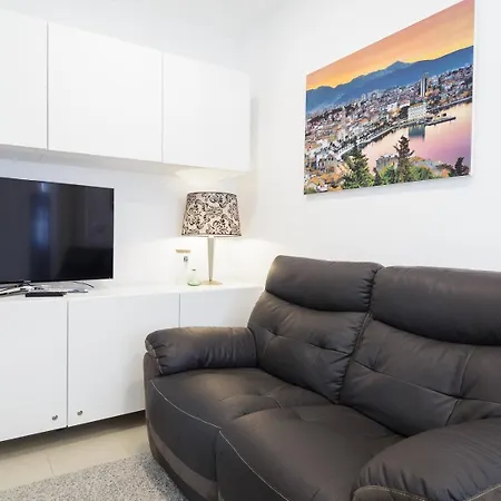 Aspalathos - With Free Parking, Near The Beach, A Few Minutes' Walking Distance To The Unesco Palace Split