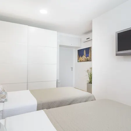 Aspalathos - With Free Parking, Near The Beach, A Few Minutes' Walking Distance To The Unesco Palace Vakantiehuis Split