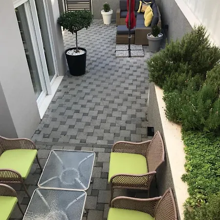 Aspalathos - With Free Parking, Near The Beach, A Few Minutes' Walking Distance To The Unesco Palace Vakantiehuis Split