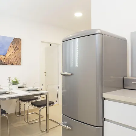 Aspalathos - With Free Parking, Near The Beach, A Few Minutes' Walking Distance To The Unesco Palace Сasa de vacaciones Split