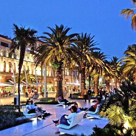 Aspalathos - With Free Parking, Near The Beach, A Few Minutes' Walking Distance To The Unesco Palace 斯普利特