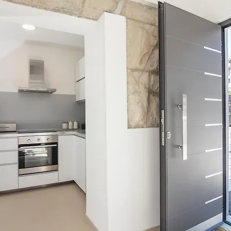 Aspalathos - With Free Parking, Near The Beach, A Few Minutes' Walking Distance To The Unesco Palace