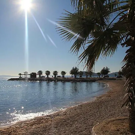 Vakantiehuis Aspalathos - With Free Parking, Near The Beach, A Few Minutes' Walking Distance To The Unesco Palace Split