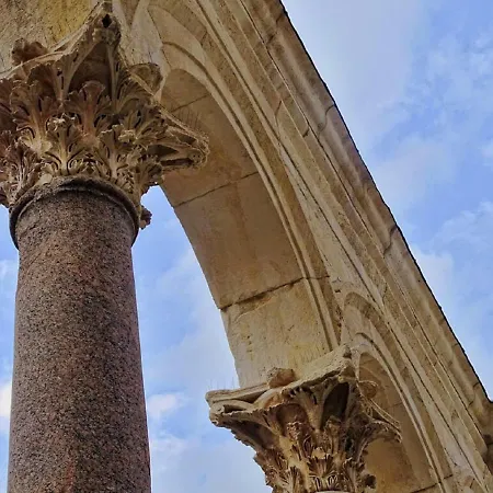 Aspalathos - With Free Parking, Near The Beach, A Few Minutes' Walking Distance To The Unesco Palace Сasa de vacaciones