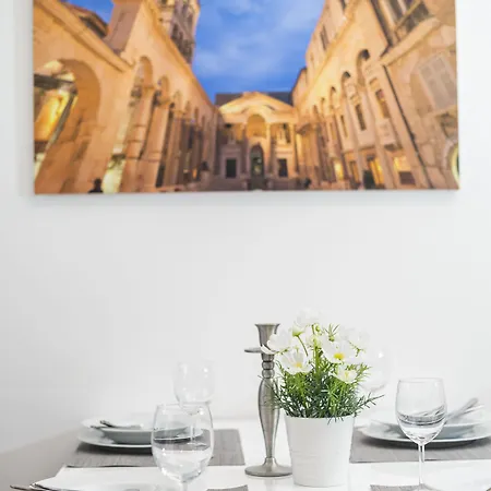 Aspalathos - With Free Parking, Near The Beach, A Few Minutes' Walking Distance To The Unesco Palace Vikendica *