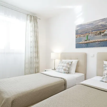 Vikendica Aspalathos - With Free Parking, Near The Beach, A Few Minutes' Walking Distance To The Unesco Palace