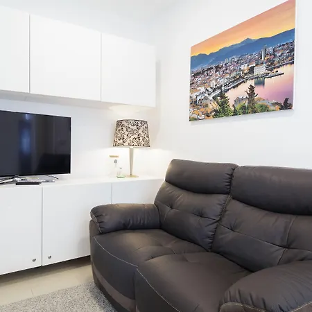 Aspalathos - With Free Parking, Near The Beach, A Few Minutes' Walking Distance To The Unesco Palace Сплит