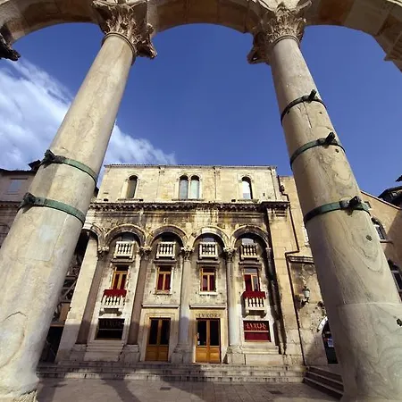 Aspalathos - With Free Parking, Near The Beach, A Few Minutes' Walking Distance To The Unesco Palace *