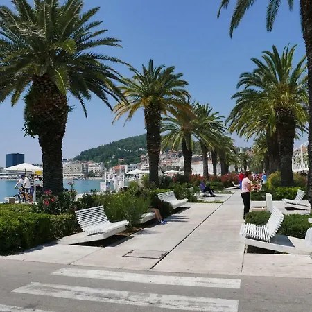 Aspalathos - With Free Parking, Near The Beach, A Few Minutes' Walking Distance To The Unesco Palace Vikendica